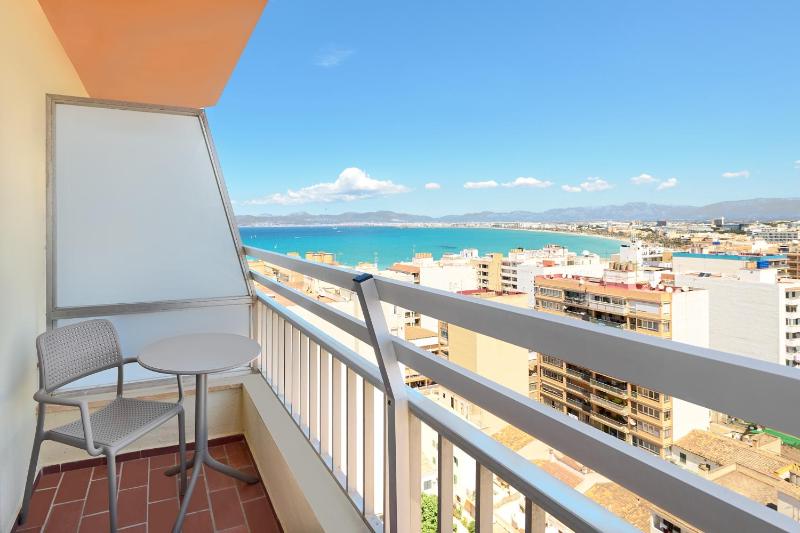 Double Room with Side Sea View  (2 Adults) - Bed & Unlimited Brunch  image 1