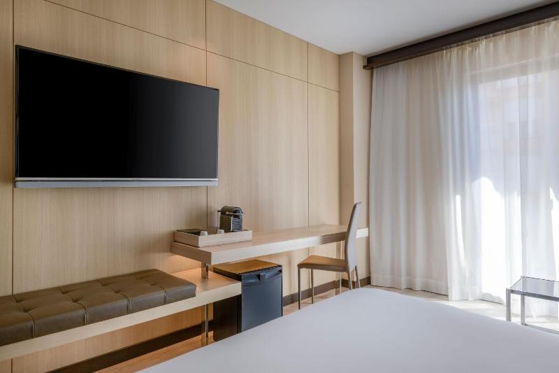 Standard Triple Room image 4