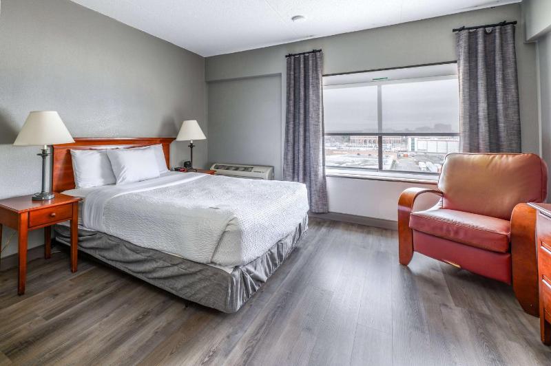 Queen Room with Limited View - Non-Smoking image 1