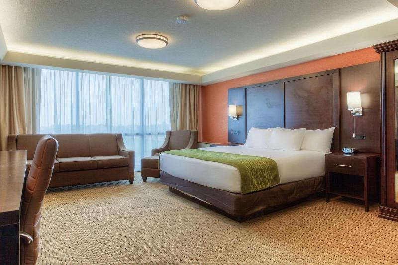 King Suite with Sofa Bed - Non-Smoking image 4