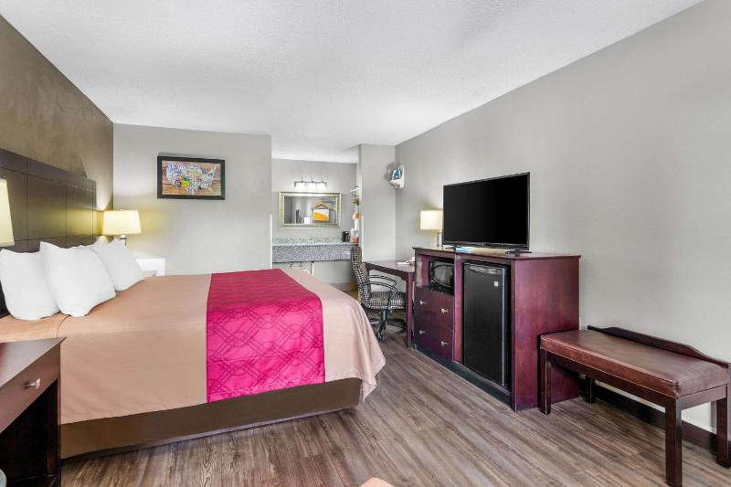 King Room - Non-Smoking image 3