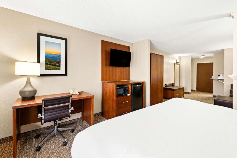 King Suite - Non-Smoking image 2