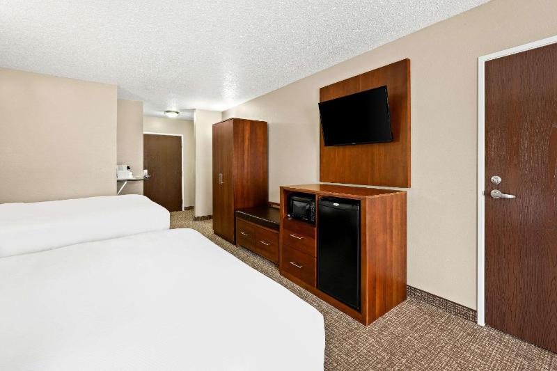 Queen Room with Two Queen Beds - Non-Smoking image 2