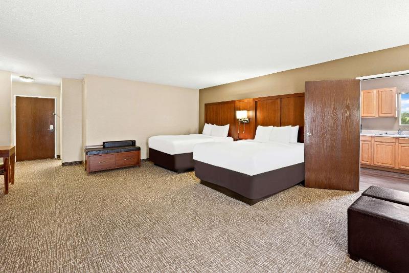 Efficiency One Room Suite with Two Queen Beds and Sofa bed - Non Smoking image 2