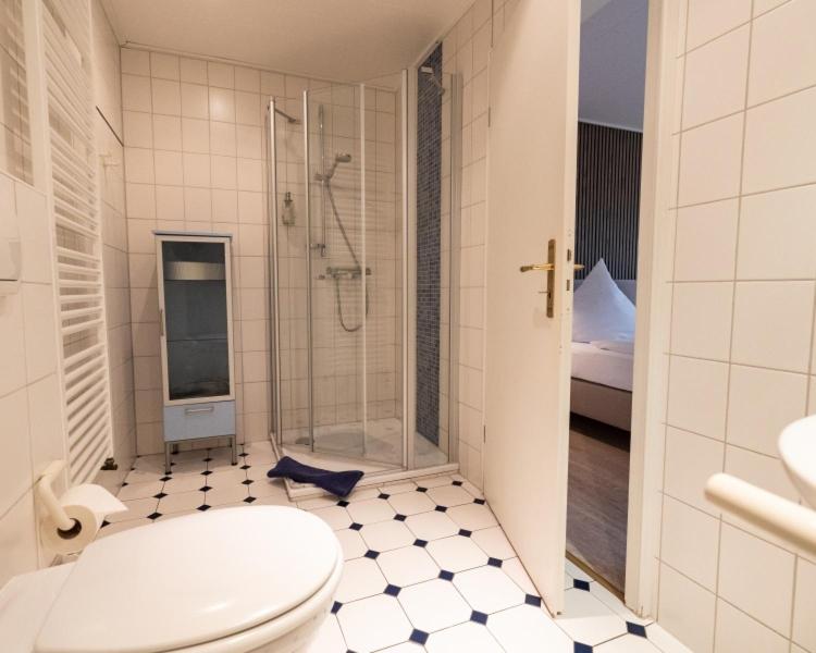 Double Room image 4