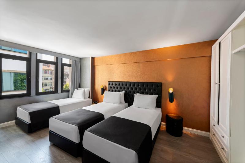 Deluxe Double Room image 1