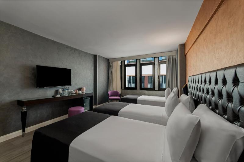 Deluxe Double Room image 2