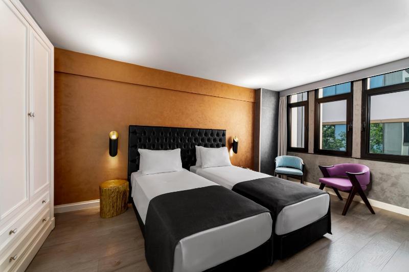 Deluxe Double Room image 4