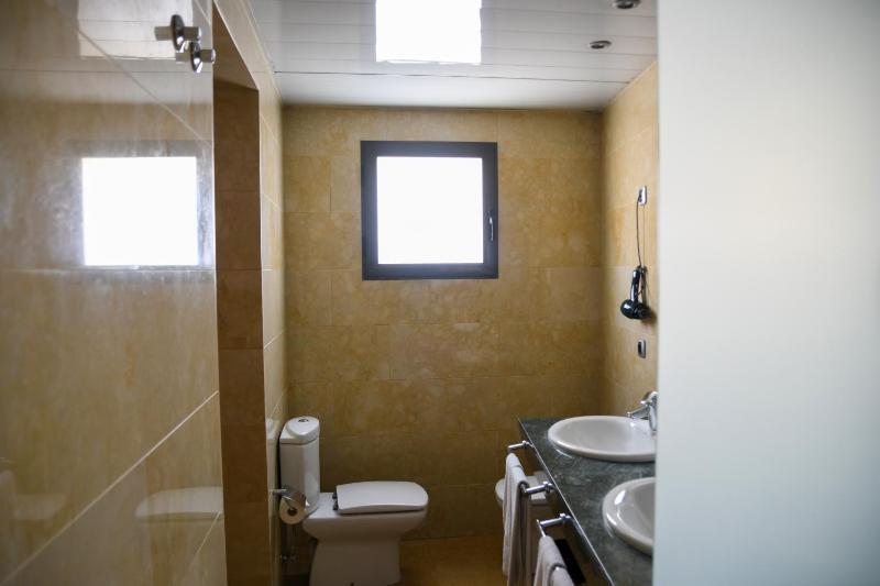 Family Room image 3