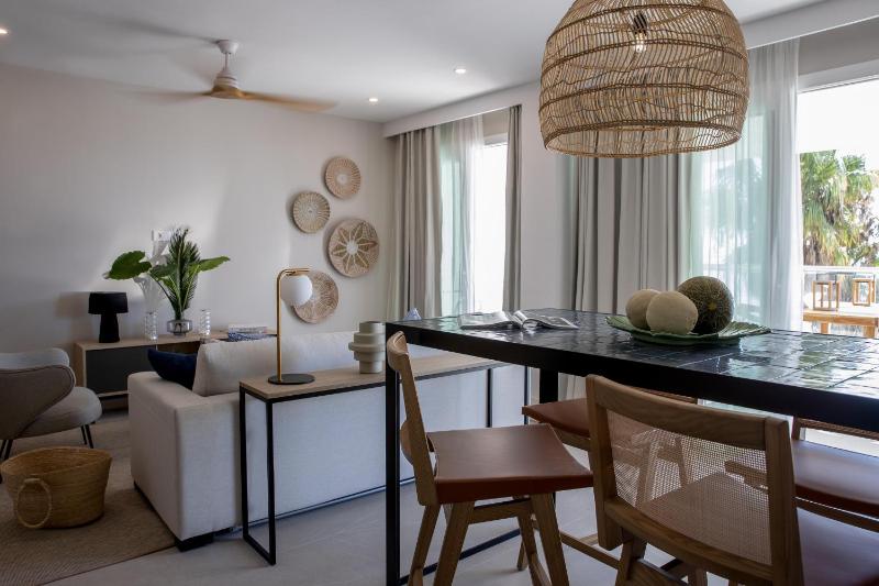 Seascape Suite with Private Pool image 4