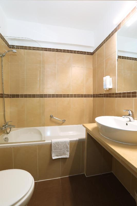 Superior Double Room with Balcony image 4