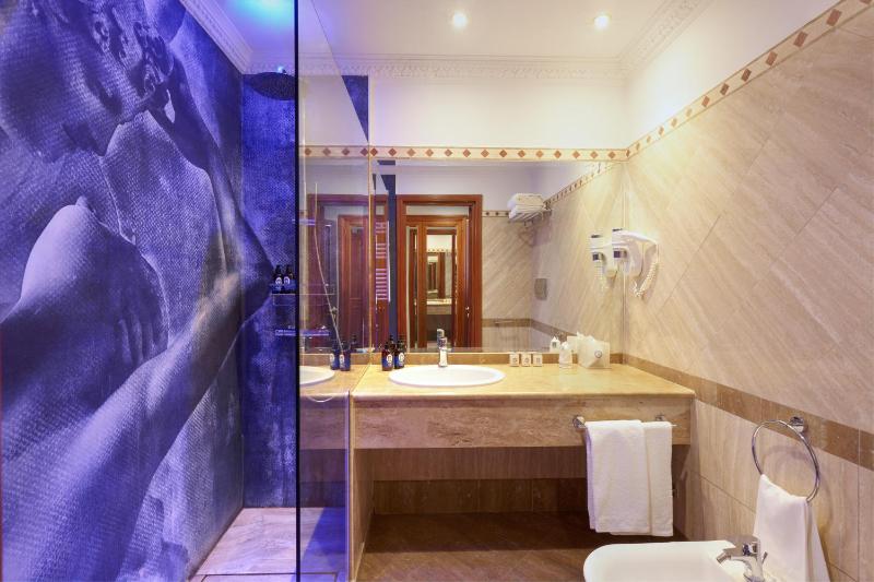 Standard Double or Twin Room image 1