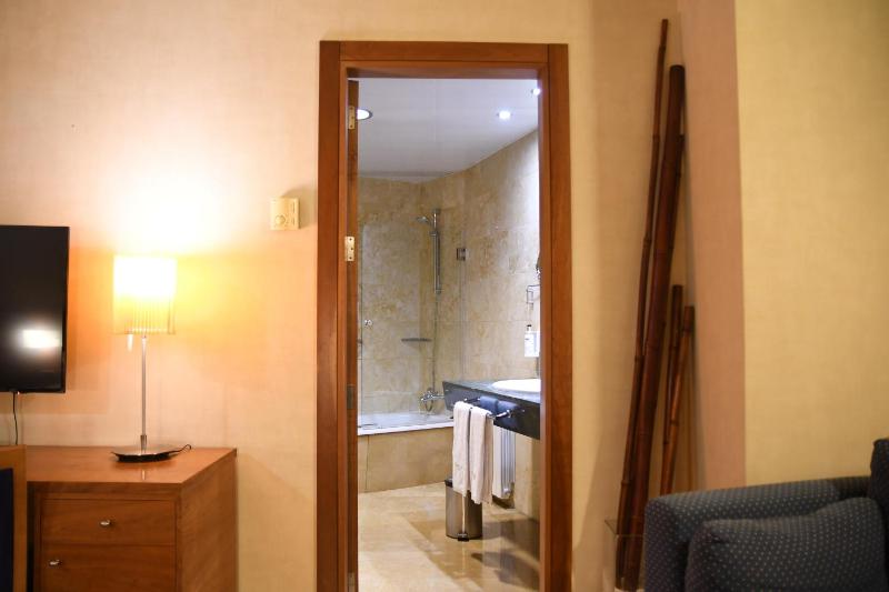 Single Room image 4
