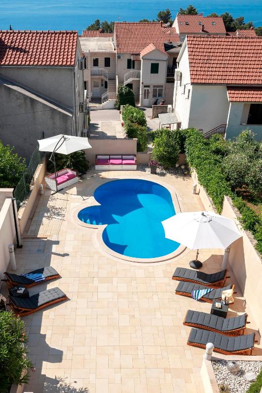 Hektorovic poolside apartments - image 5