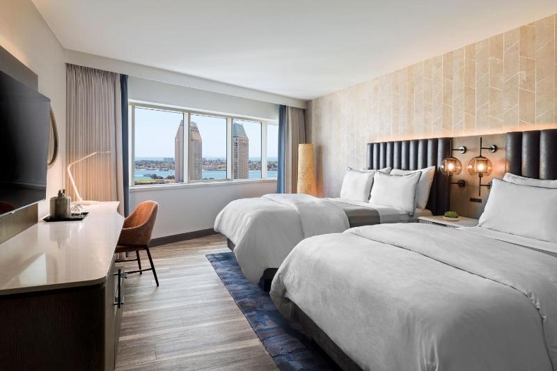 Deluxe Guest Room, 2 Doubles, Bay View image 3