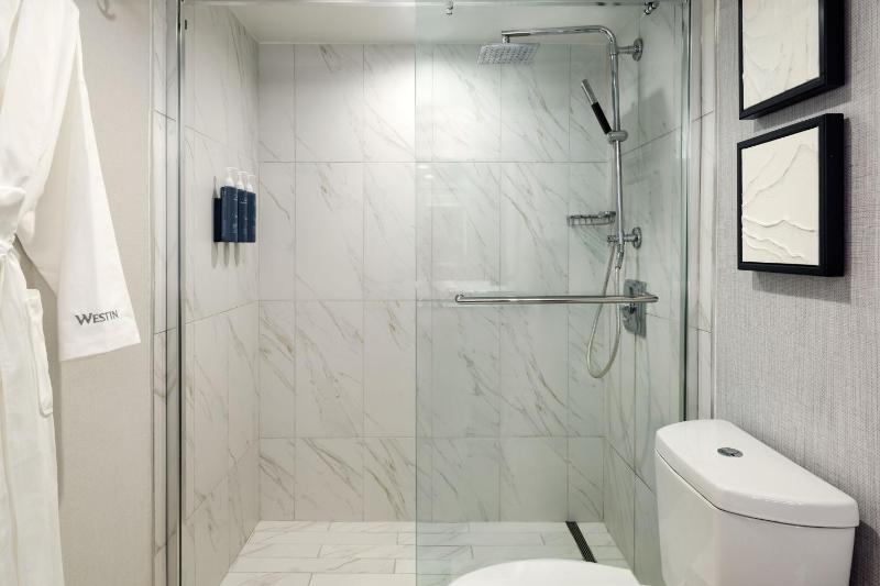 Traditional Guest room, 1 King image 2