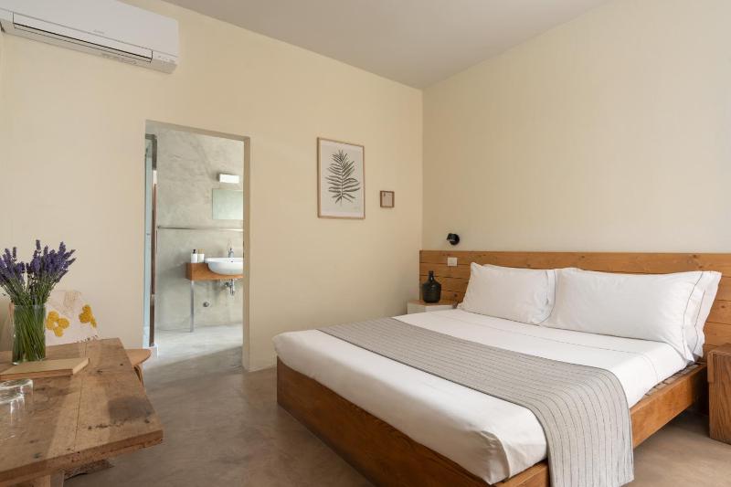 King Room with Balcony image 1
