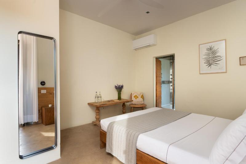 King Room with Balcony image 2