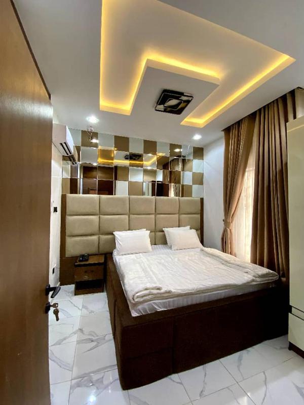 Luxury 2bed 24hrs light Netflix WiFi in Gbagada - image 13