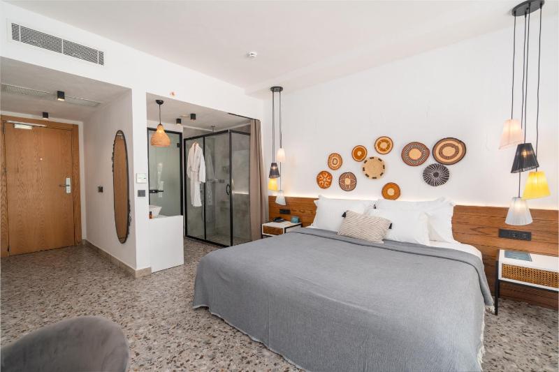 Royal Swim Up  Suite image 4