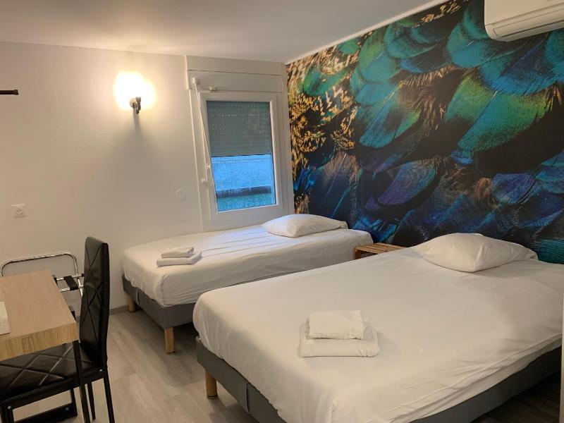 Superior Twin Room image 4