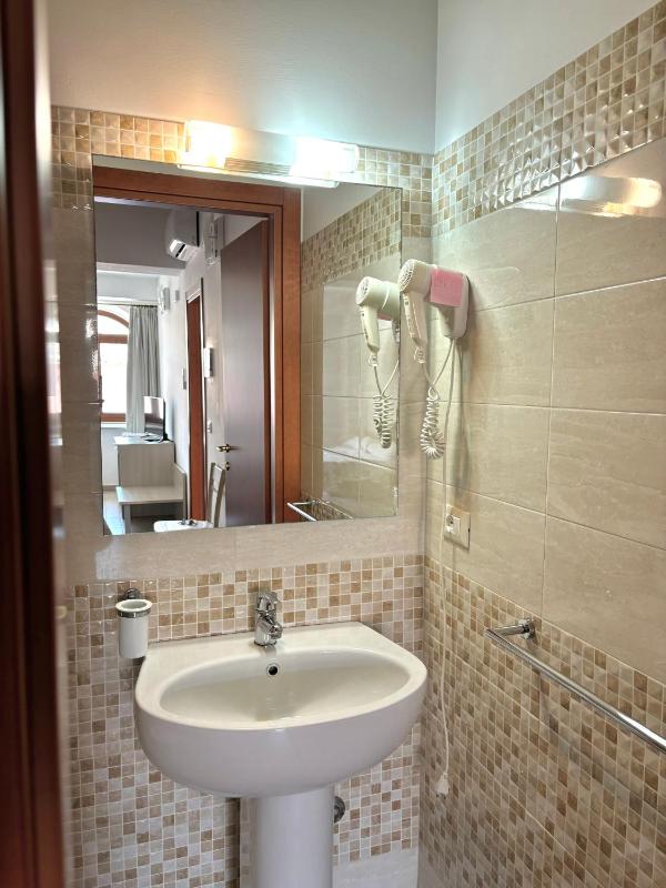 Classic Quadruple Room image 2