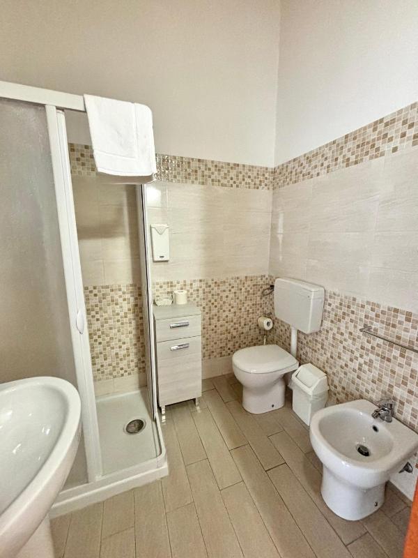 Standard Double Room image 2