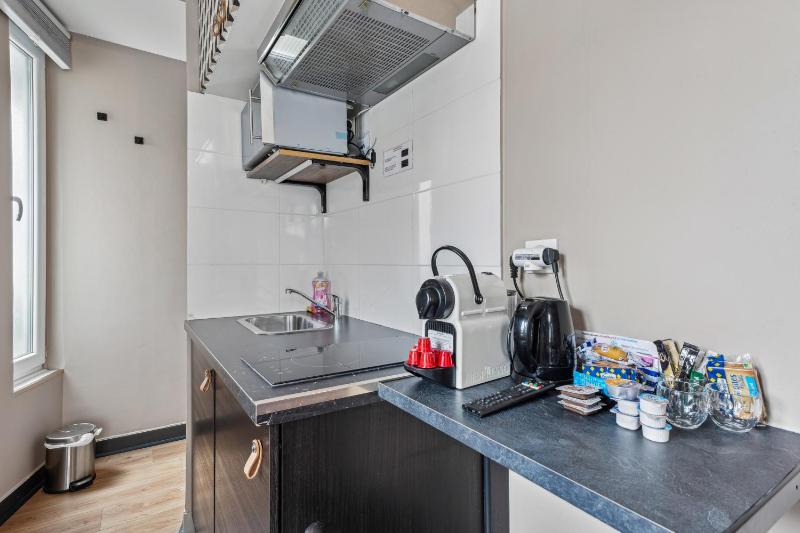 Studio (3 Adults) - 106 Rue de Paris image 4