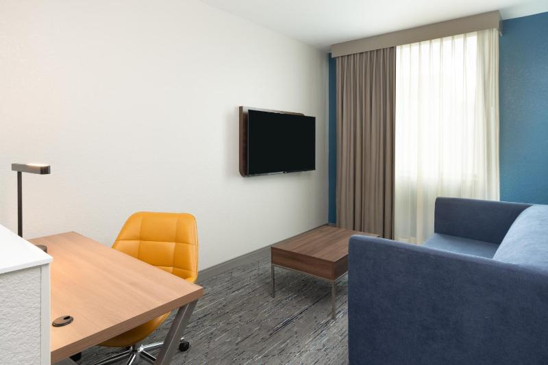 Standard Room image 4