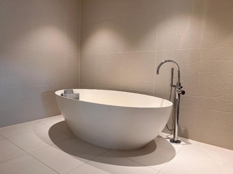 Suite with Hot Tub image 2