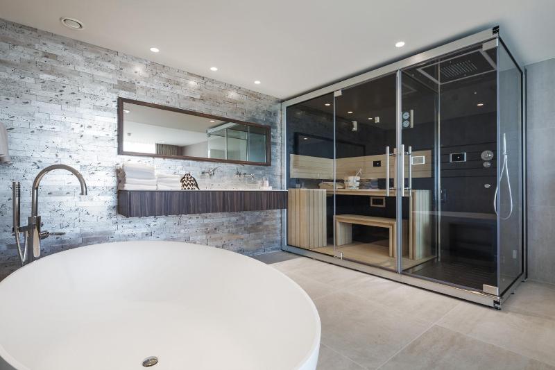 Suite with Spa Bath image 3