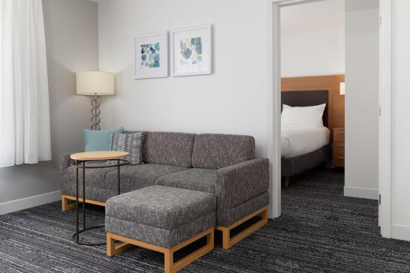 One-Bedroom Queen Suite with Sofa Bed image 4