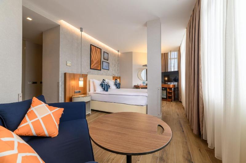 Standard Larger Queen Room with Sofa Bed image 3