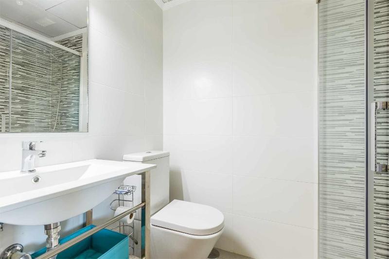 A&N Luxury Penthouse with Panoramic Terrace & Pool - image 6