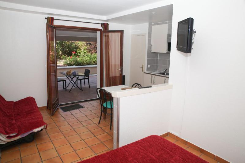 Studio (3 Adults) image 4