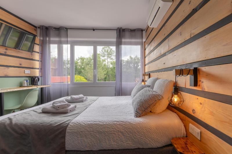 Double Room image 3
