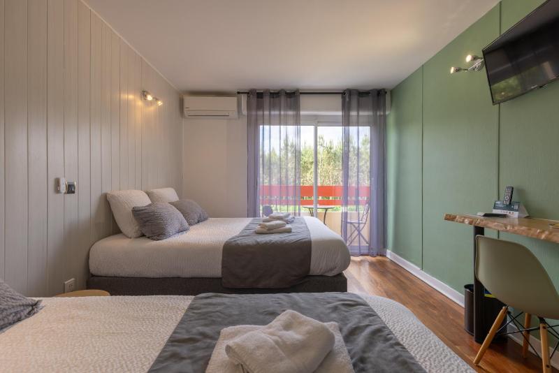 Triple Room with Terrace image 3