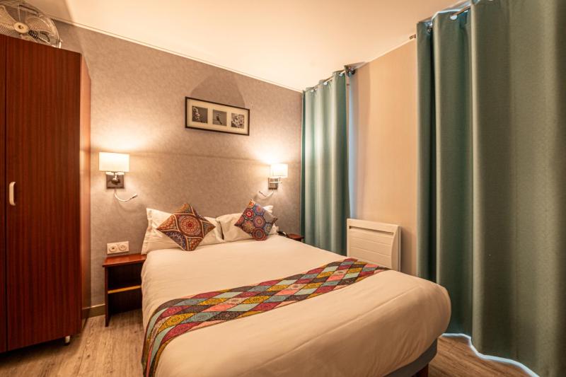 Double Room image 4