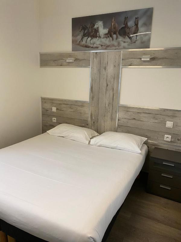 Studio with Shower (2 Adults) image 4