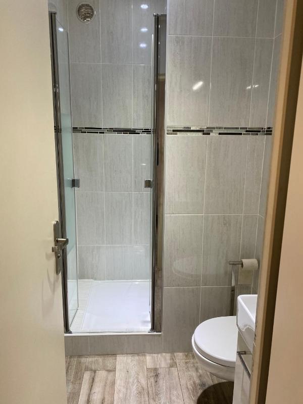 Studio with Shower (2 Adults) image 2