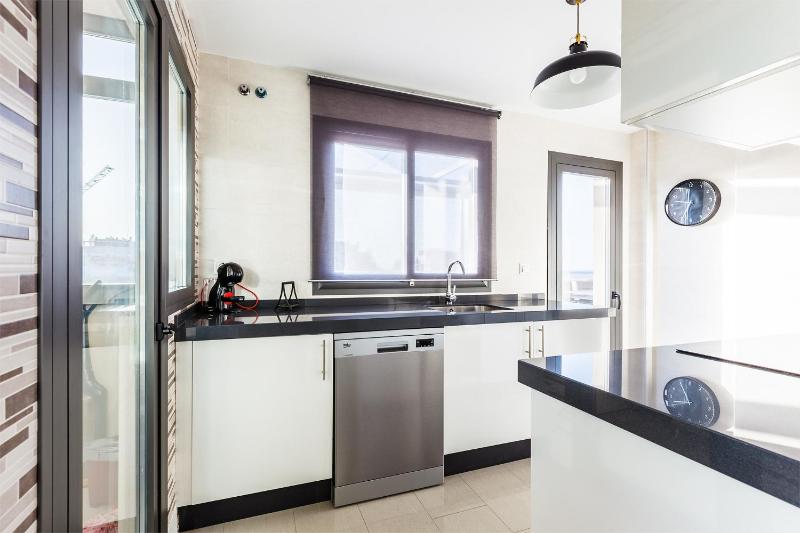A&N Luxury Penthouse with Panoramic Terrace & Pool - image 2
