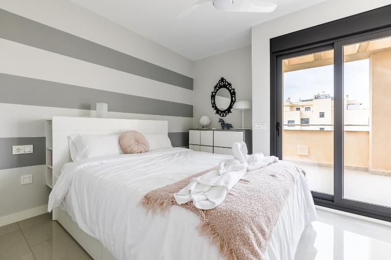 A&N Luxury Penthouse with Panoramic Terrace & Pool - image 32