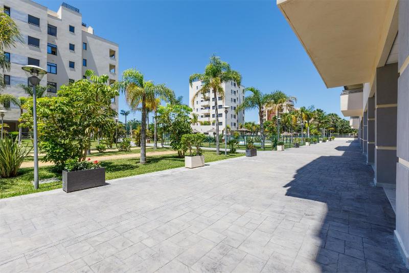 A&N Luxury Penthouse with Panoramic Terrace & Pool - image 35