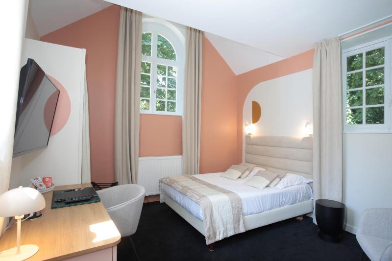 Classic Double Room image 1