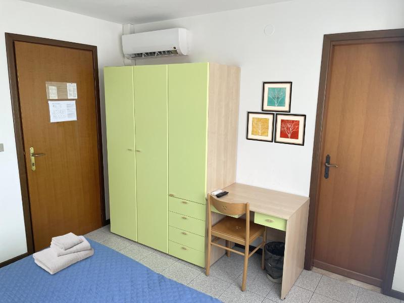 Double or Twin Room image 4