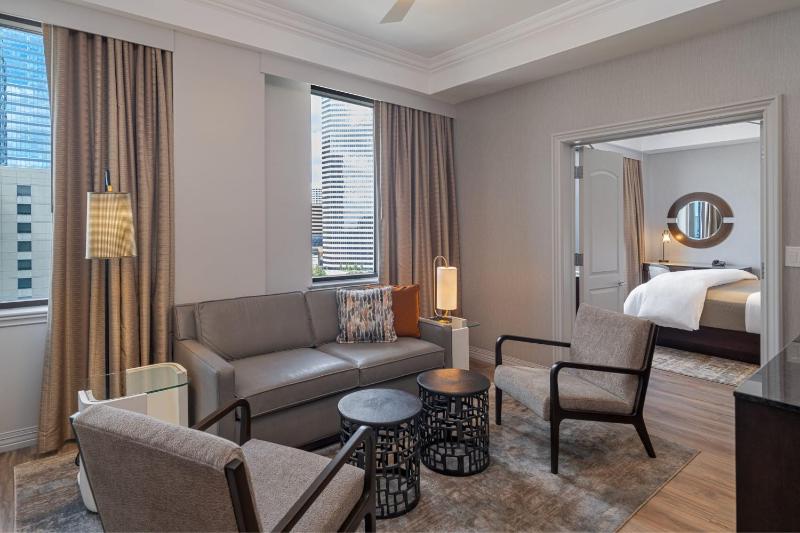 Parlor Suite, Parlor, King, Sofa bed image 4