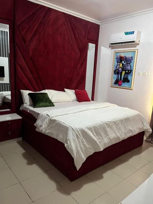 3bedroom with PS5 24hrs light Netflix in Cromwell estate Chevron lekki - image 6
