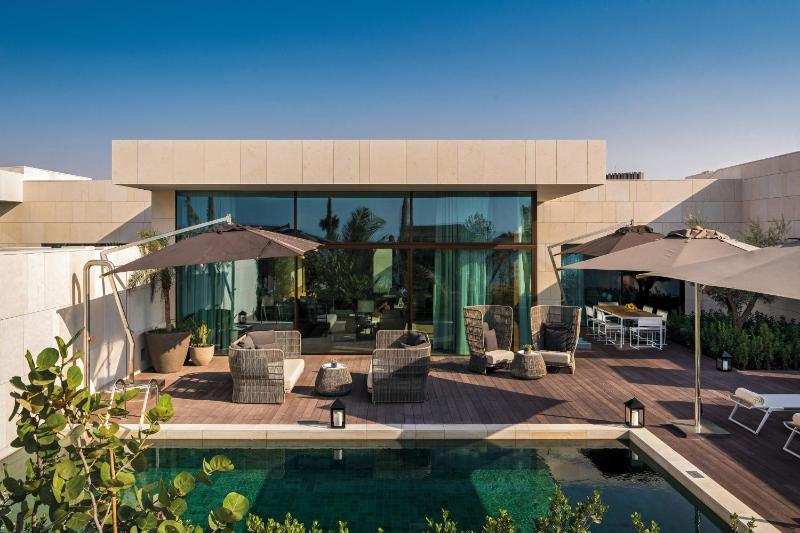 One-Bedroom Pool Villa with Beach View image 1