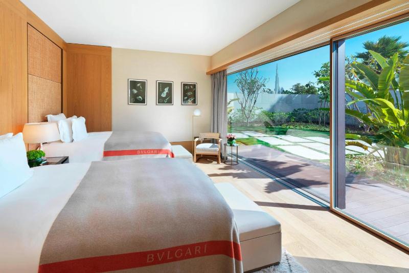 Three Bedroom Pool Villa with Skyline View image 3