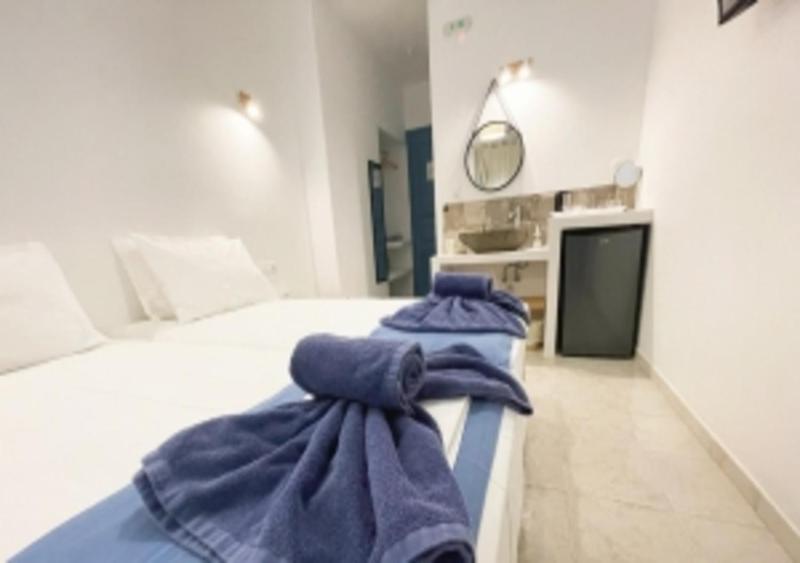 Double or Twin Room with Sea View image 3